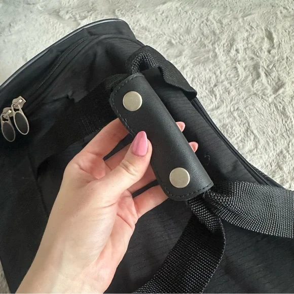 Eddie Bauer Black Duffel Bag Carry On Unisex Men’s Woman’s Tote - Picture 8 of 10